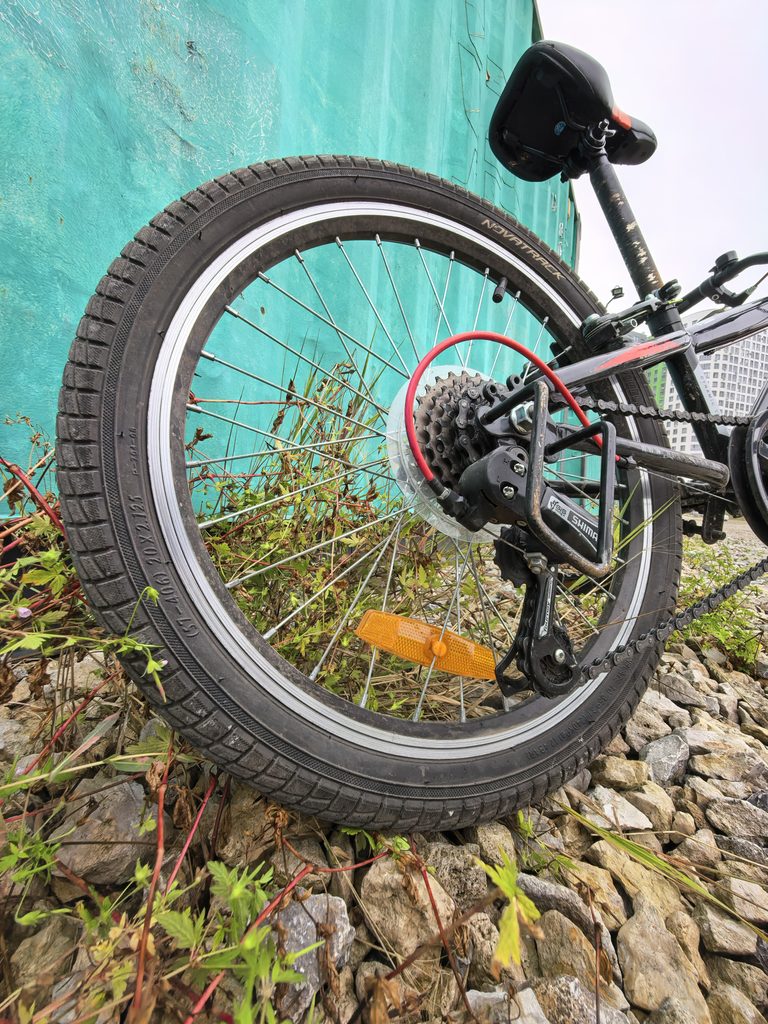 Задний переключатель Shimano и трещотка на детском велосипеде с колёсами 20 дюймов